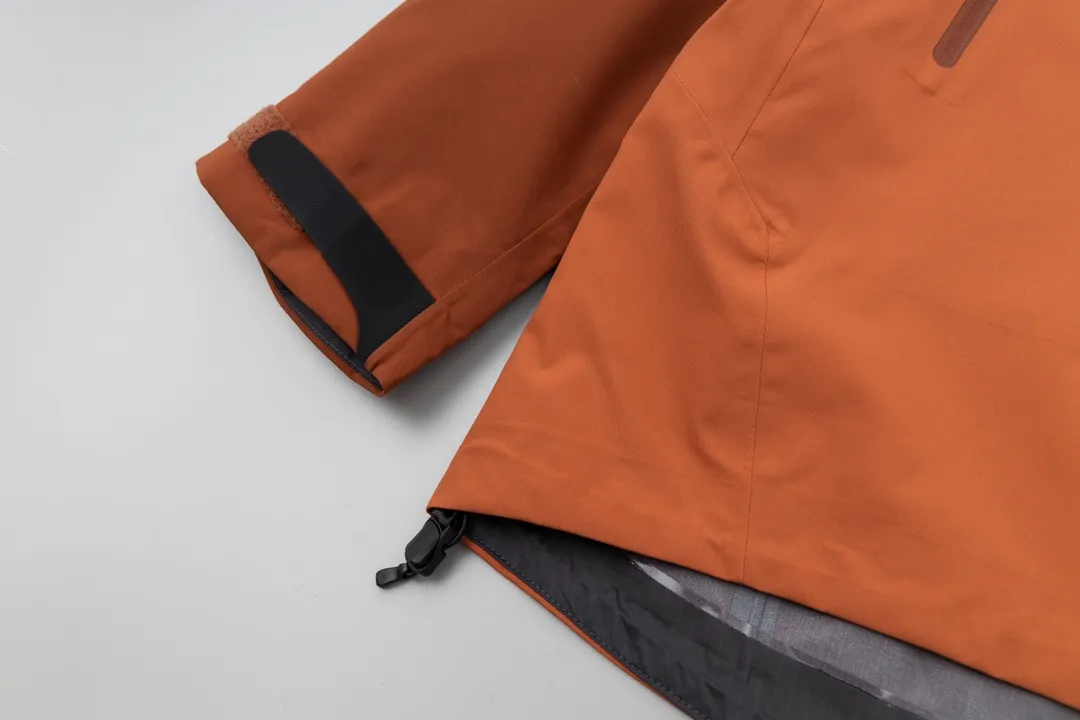 Arc'teryx Gore-tex ， ， ， 。 bluesign@ N 3LGORE-TEX ， Wear-Resistant， 、 Breathable， ， 20000 Breathable 10000 E 3D ， 3D ， ， ， Authentic YKK ， ， ， ， ， Factory ， ， ， 。 ， ， ，Lightweight ， Series ， Quality ！！